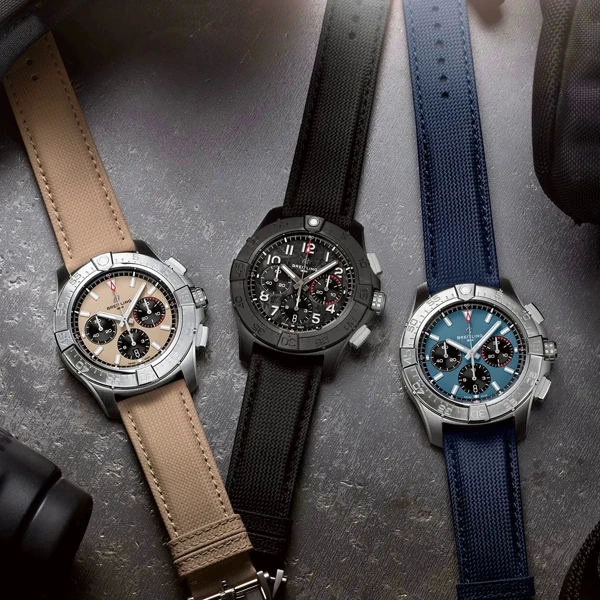 Хронографы Avenger Night Mission и Avenger B01 Chronograph 44