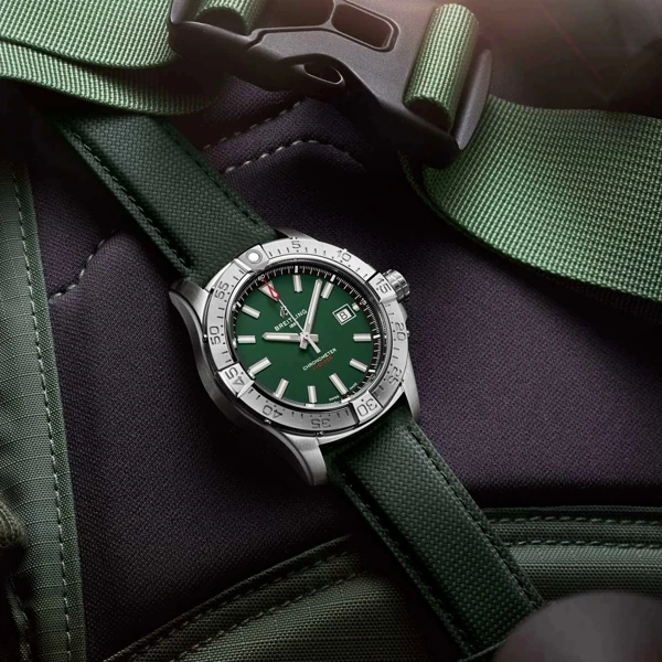 Классические «трехстрелочные» модели Breitling Avenger Automatic 42